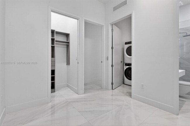 Building Photo - 3750 Yacht Club Dr