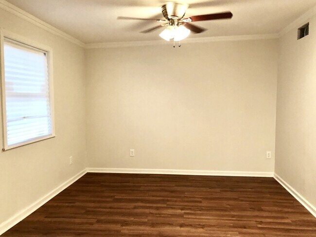 Building Photo - 3br/2ba cottage by LSU with all new appl, 2nd house from River Road