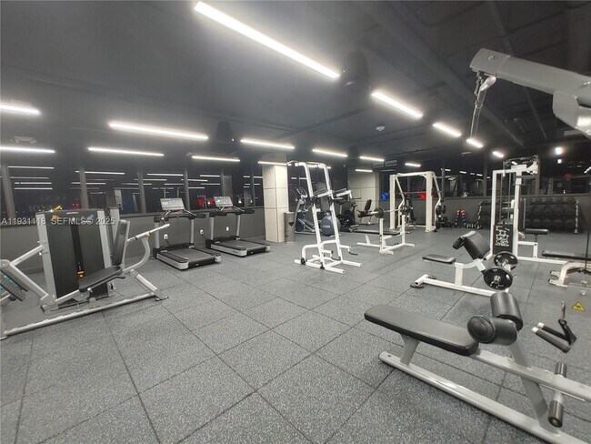 Building Photo - 555 NE 15th St