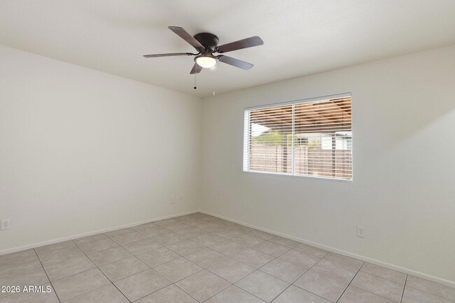 Building Photo - 4731 W Paradise Ln