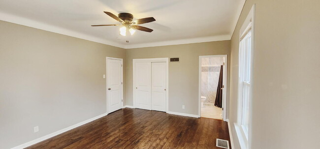 Building Photo - Beautiful Webster Groves Home in Prime Location