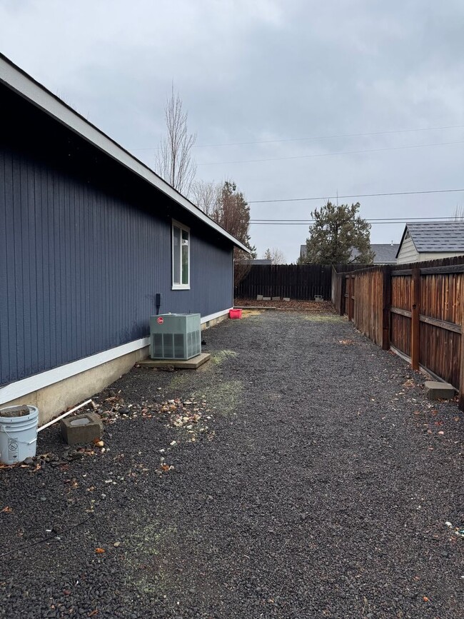 Building Photo - Home in NW Redmond