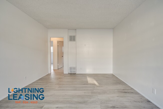 Building Photo - 14753 1/2 Vanowen-4B