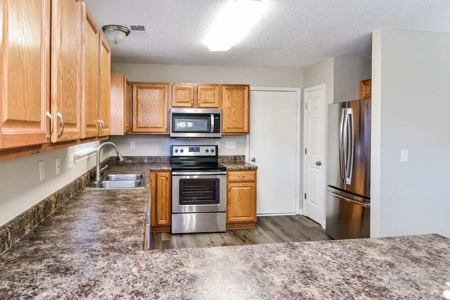 Building Photo - 7296 Green Ash Dr