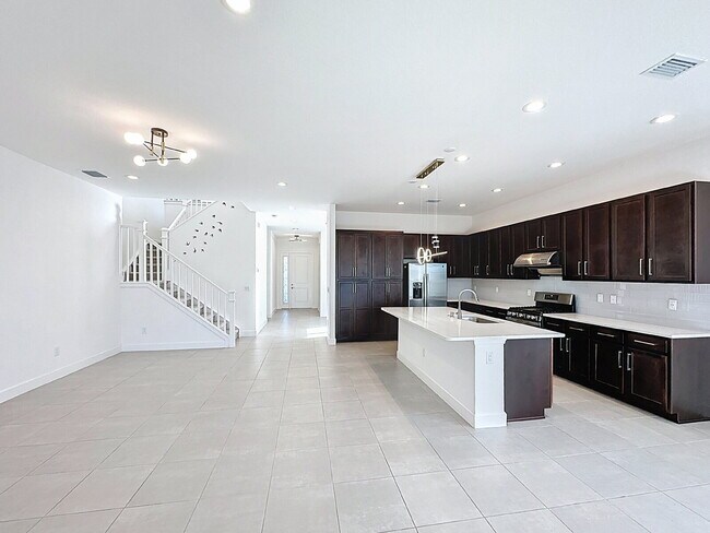 Building Photo - 32801 Tree of Life Ave