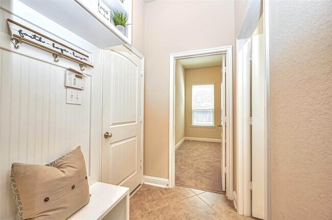 Building Photo - 27623 Gracefield Ln