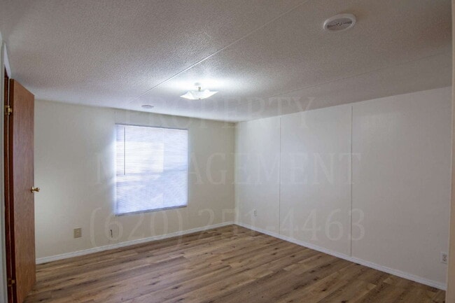 Building Photo - 2-Bed 2-Bath