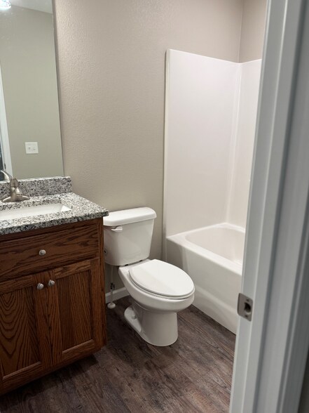 Building Photo - 919-921 W Stewart St