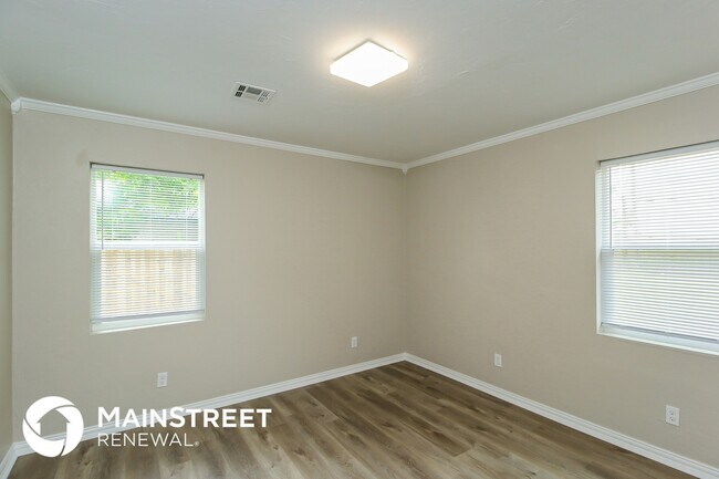 Building Photo - 6509 S McLemore Dr