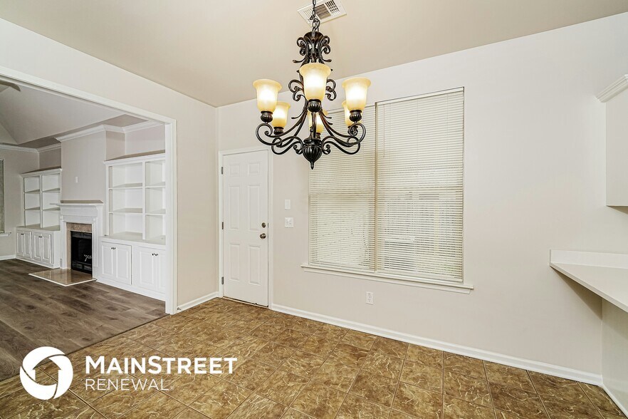 Building Photo - 1291 Washington Dr