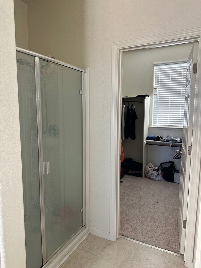 Building Photo - Beautiful Northside Los Banos Rental