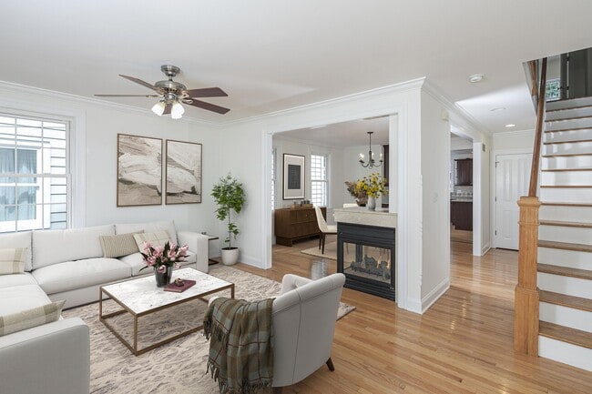 Building Photo - 35 Maple St