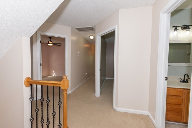 Building Photo - MOVE-IN READY