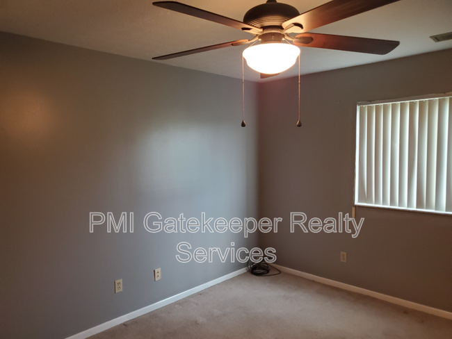Building Photo - 7226 Creekview Dr