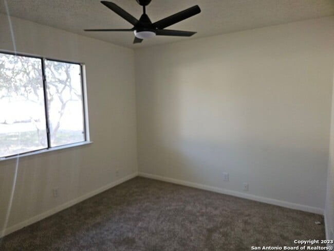 Building Photo - 4 Bedroom one story in Silver Creek