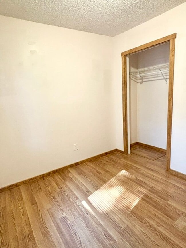 Building Photo - Available Now 2 Bedroom 1 Bath Single Family Home in Waite Park