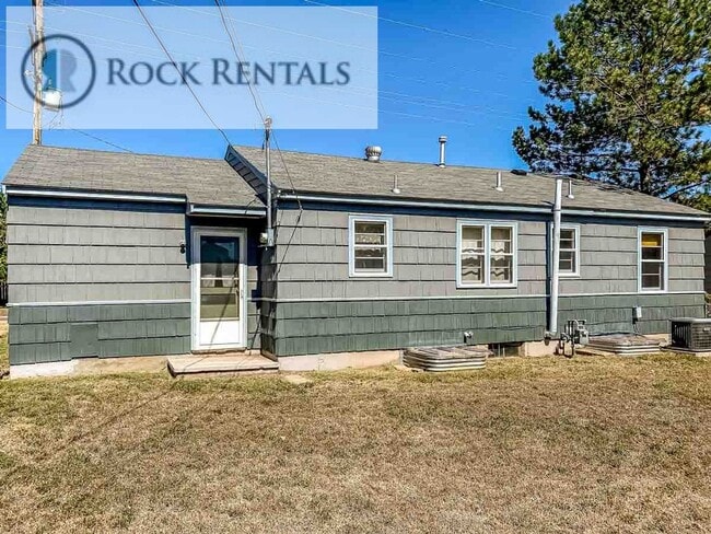 Building Photo - Updated 4 Bed 1 Bath near City Center