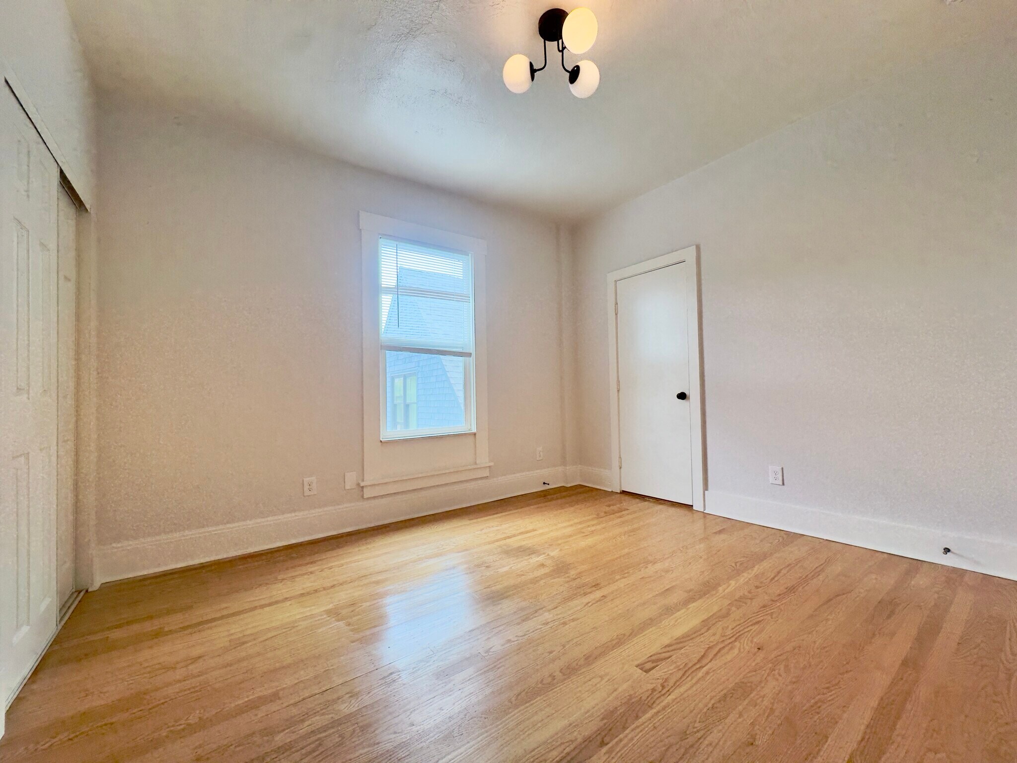 Building Photo - 716 37th St