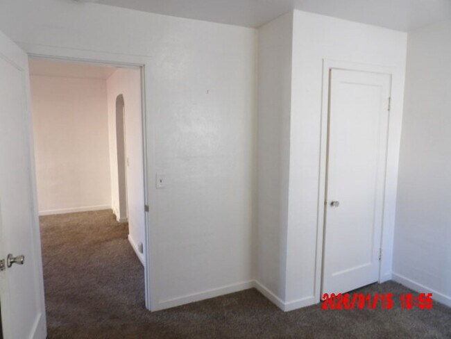 Building Photo - 2-bedroom Duplex with Brand New Mini Split!