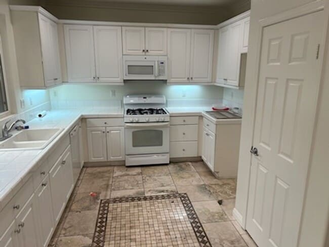 Building Photo - 4BD/2.5BATH FAMILY HOME-$4100 PER MO.