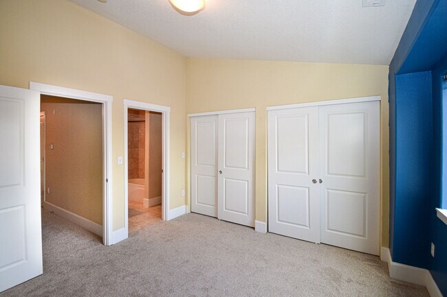 Building Photo - 18465 SW Stepping Stone Dr