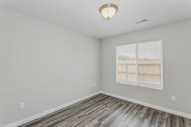 Building Photo - Updated 3 Bedroom in Park City!!