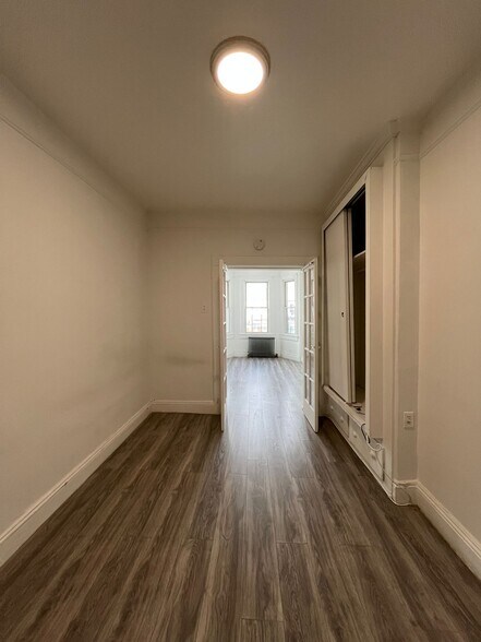 Building Photo - 72 Rose Ave