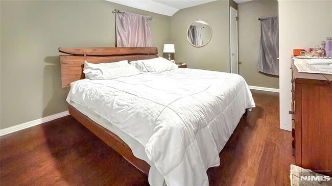 Building Photo - 154 Charlton Ave