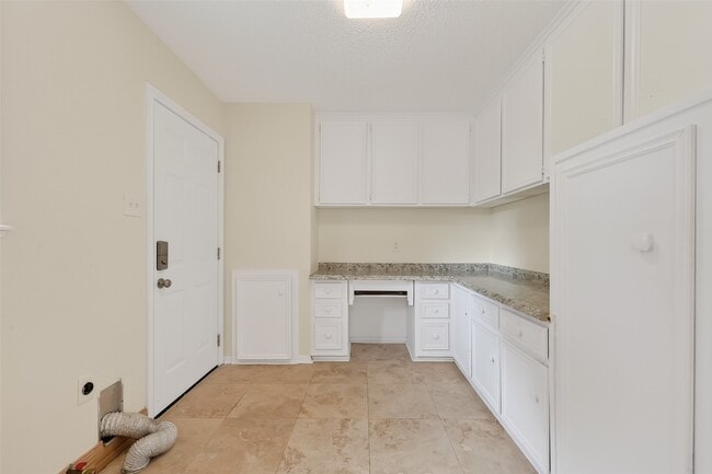 Building Photo - 16117 Singapore Ln