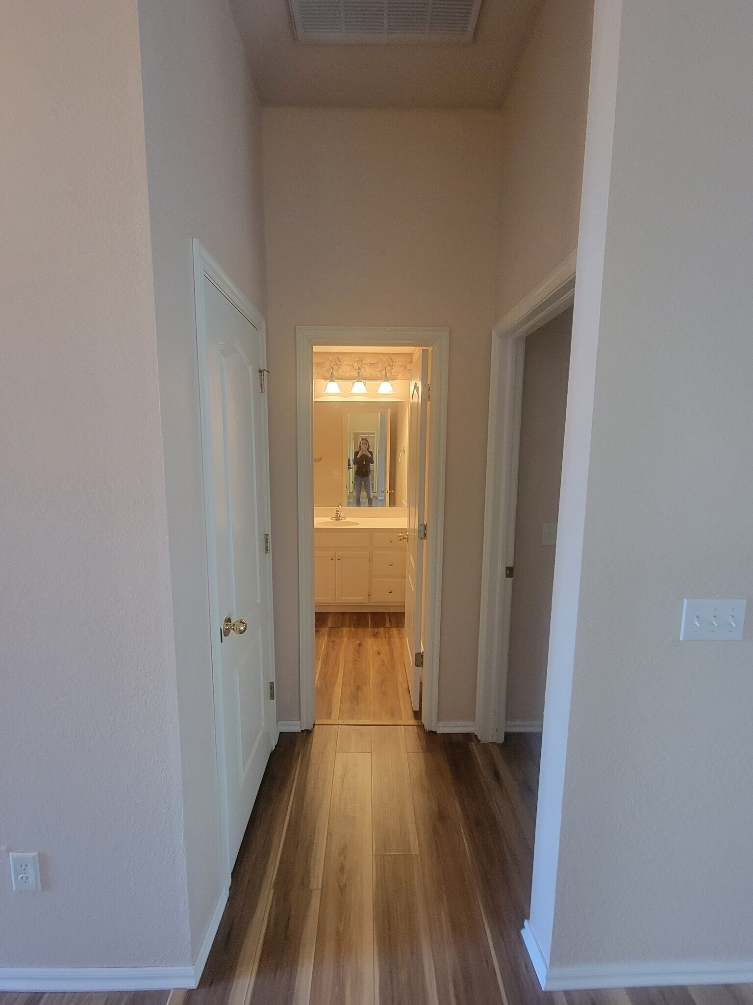 Building Photo - 4608 Midway Dr