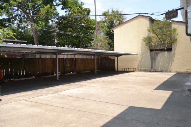 Building Photo - 1710 Brun St