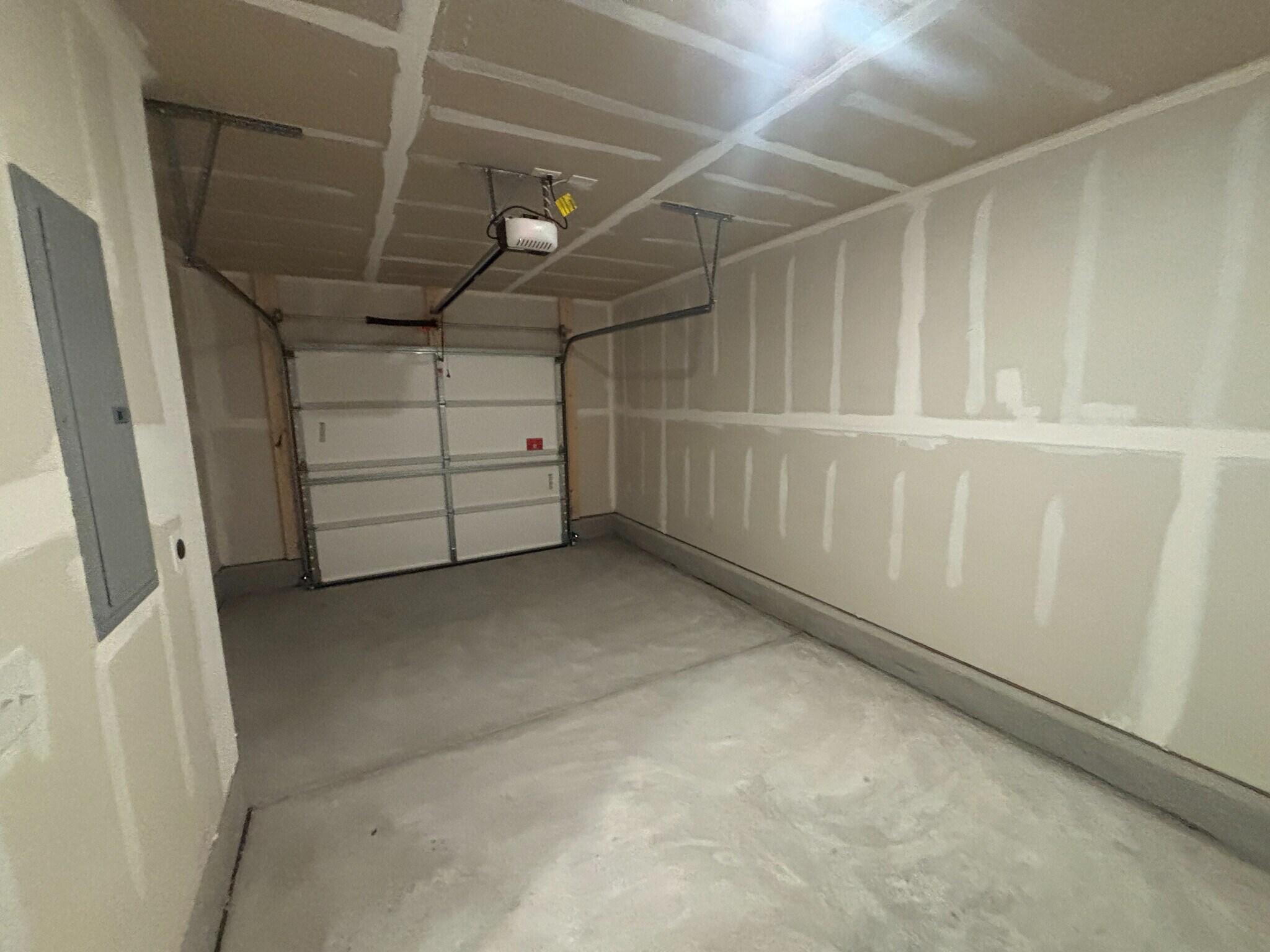 Building Photo - Room in Townhome on Gypsum Dr