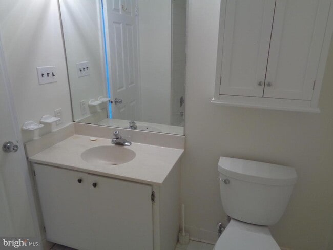 Building Photo - 10 Donagh Ct