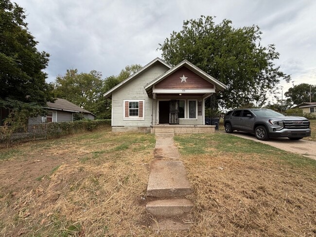 Building Photo - 406 S Aydelotte Ave