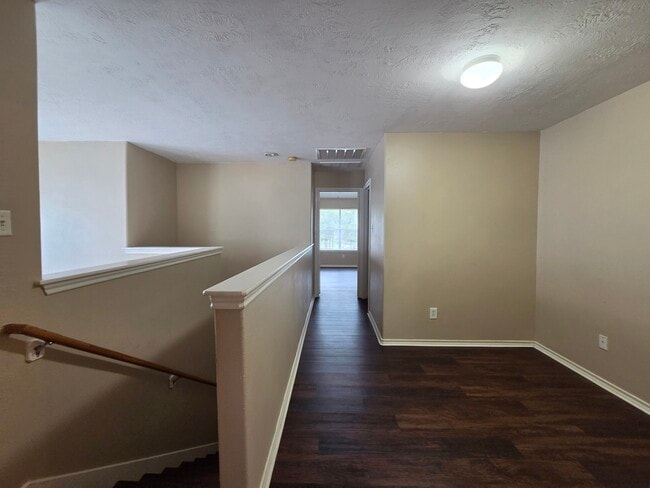 Building Photo - 2811 Hackamore Hollow Ln