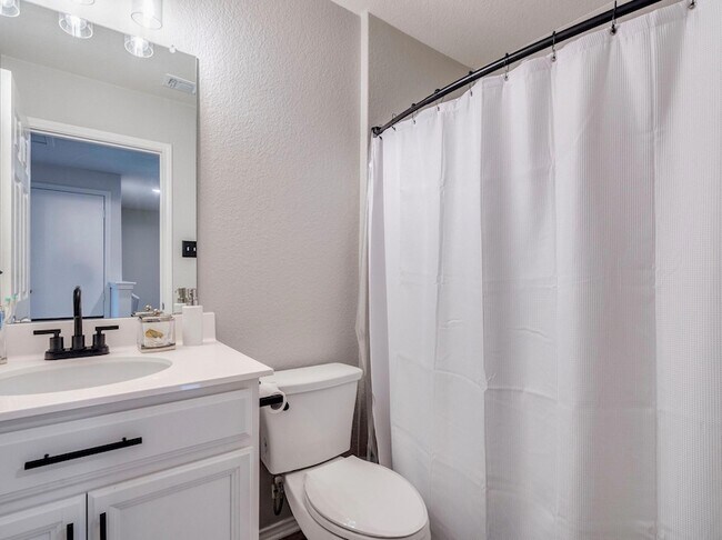 Building Photo - 624 Pepperbark Loop