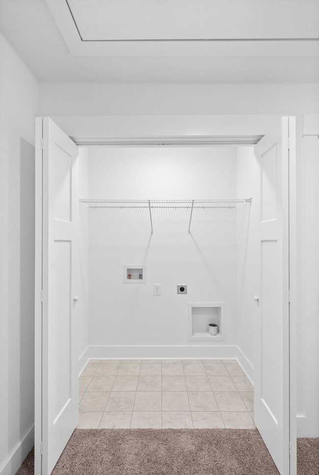 Building Photo - Luxury Townhome For Rent Near Billy Dunlop Park!