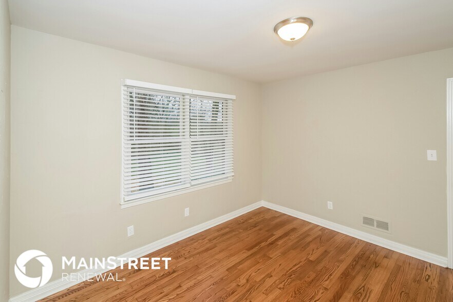 Building Photo - 513 Goldenrod Dr