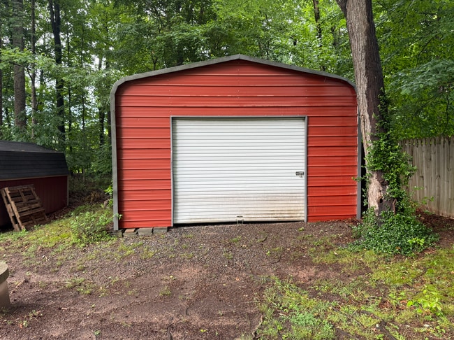Building Photo - 1569 Loomfixer Lake Rd
