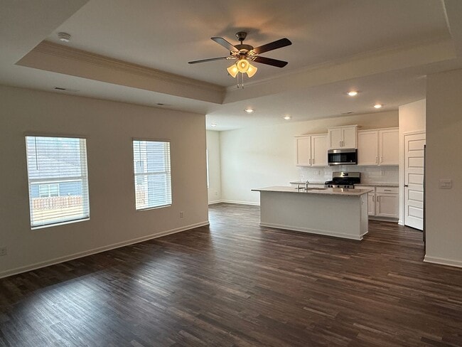 Building Photo - Springville Schools One Level 4 Bedroom / 3 Bathroom/ 3 Car Garage