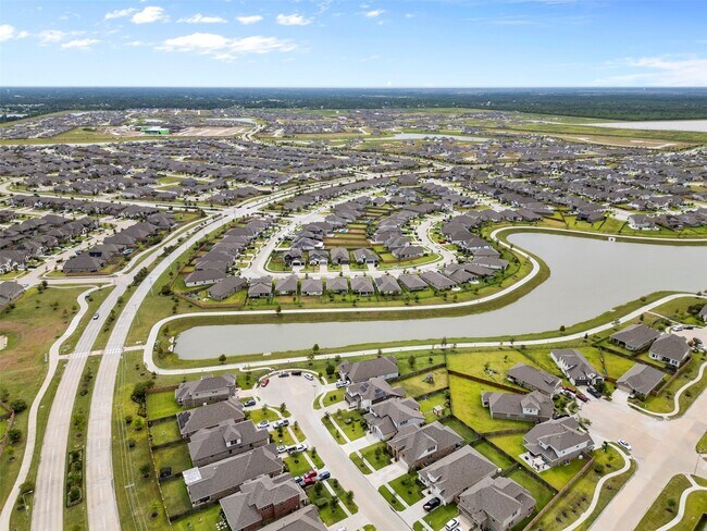 Building Photo - 2405 Bayrose Dr