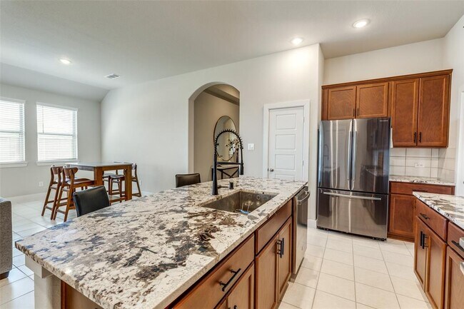 Building Photo - 2411 Ocean Key Dr
