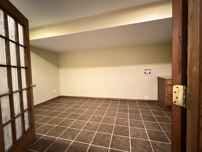 Building Photo - 4563 Camelot Dr
