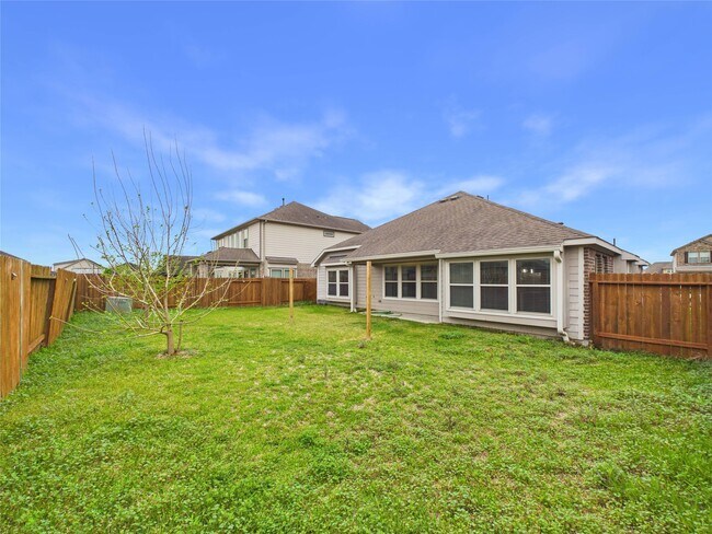 Building Photo - 721 Rim Water Dr