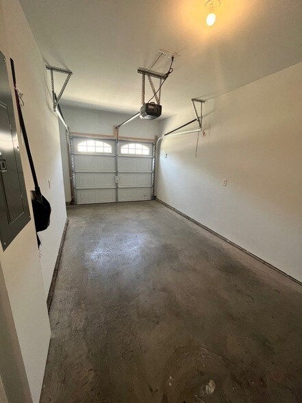Building Photo - 135 Saddle Wood Ln