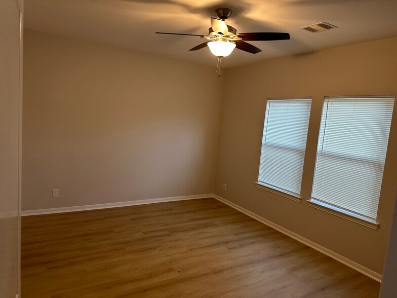 Building Photo - 7631 Retama Terrace Ln