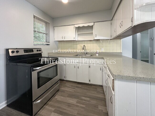 Building Photo - 1160 Comanche St