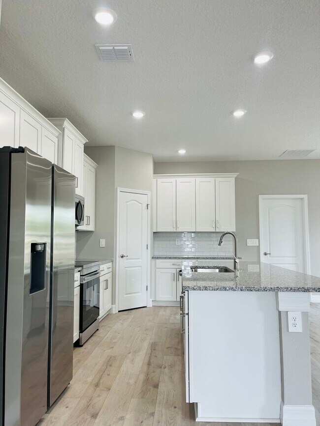 Building Photo - Welcome to your dream rental in beautiful ...