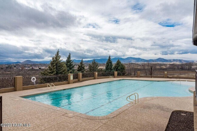 Building Photo - 926 N Gomez St