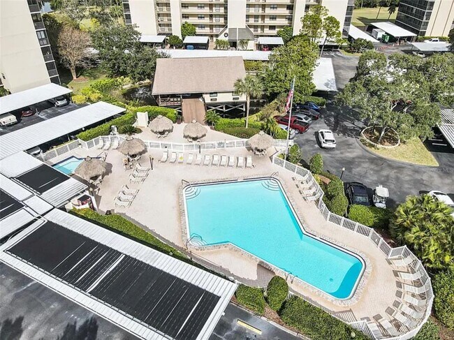 Building Photo - 2800 Cove Cay Dr